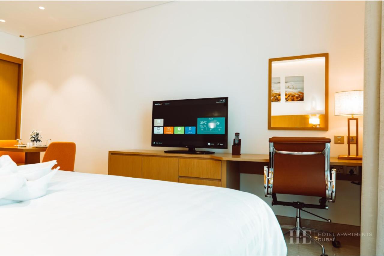 He Hotel Apartments Dubai Phòng bức ảnh A room at the hotel