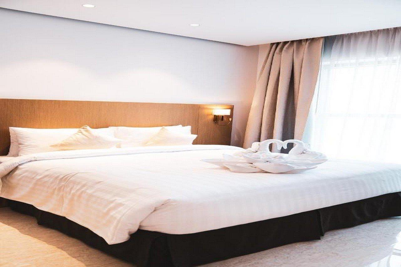 He Hotel Apartments Dubai Ngoại thất bức ảnh A bed